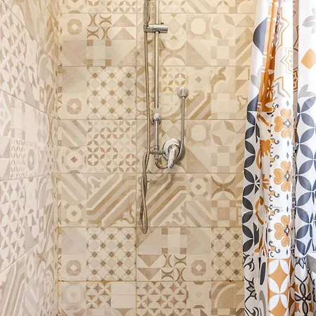 Konukevi Nalusa - In Centro A Toledo 4*